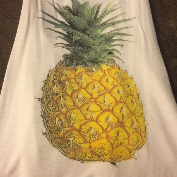 Boutique pineapple tank.🍍 - Picture 2 of 3